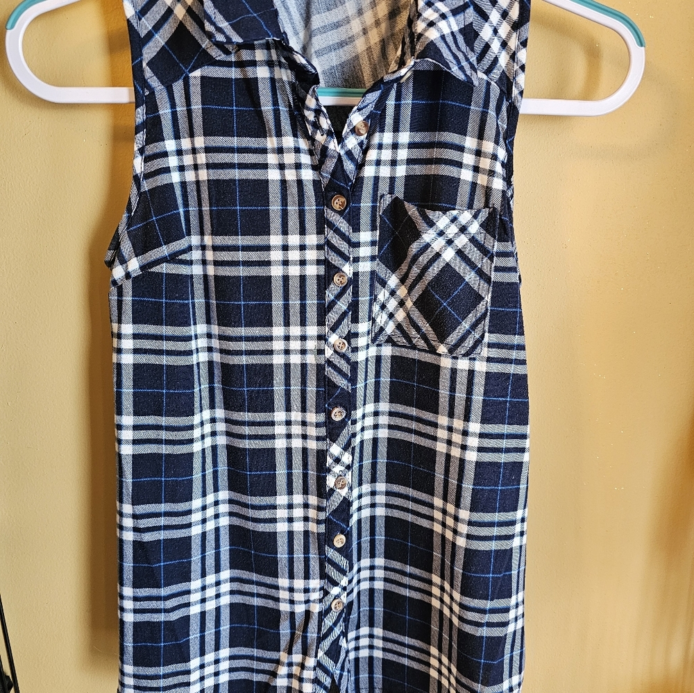 Passport sleeveless top